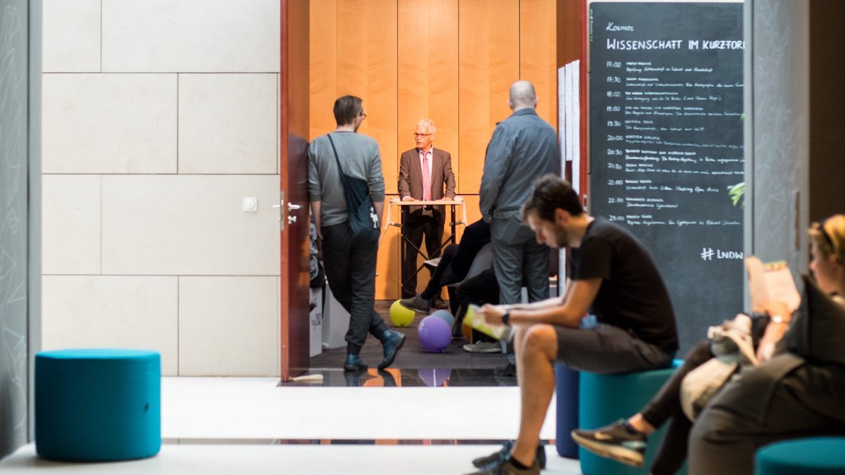 People listen to a presentation by HIIG director during long night of sciences