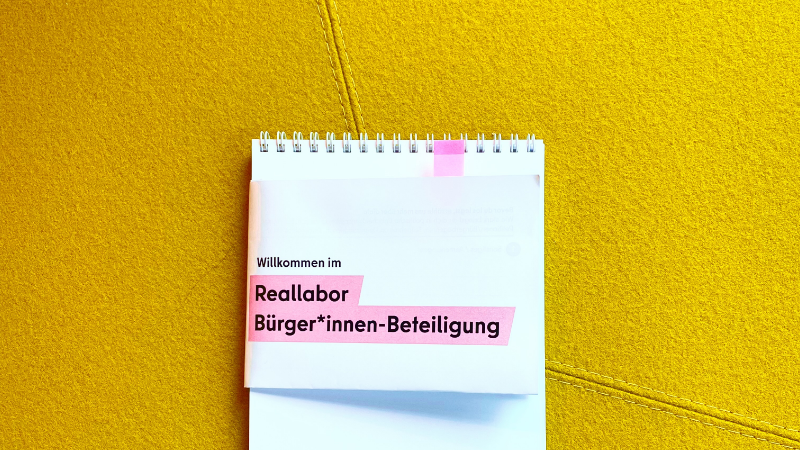 The picture shows an invitation to the Berlin living lab, symbolizing citizen participation in digital city administrations.