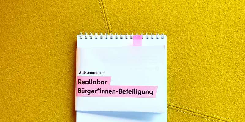 The picture shows an invitation to the Berlin living lab, symbolizing citizen participation in digital city administrations.